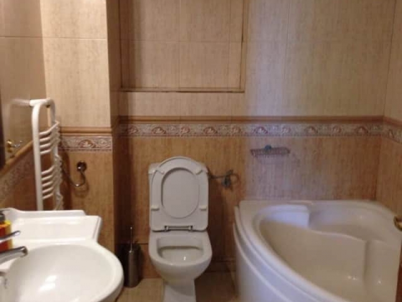 neos marmaras vila akrogiali kupatilo